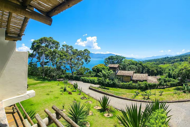 Suíte Lavanda: Refúgio Familiar com Vista para o Mar