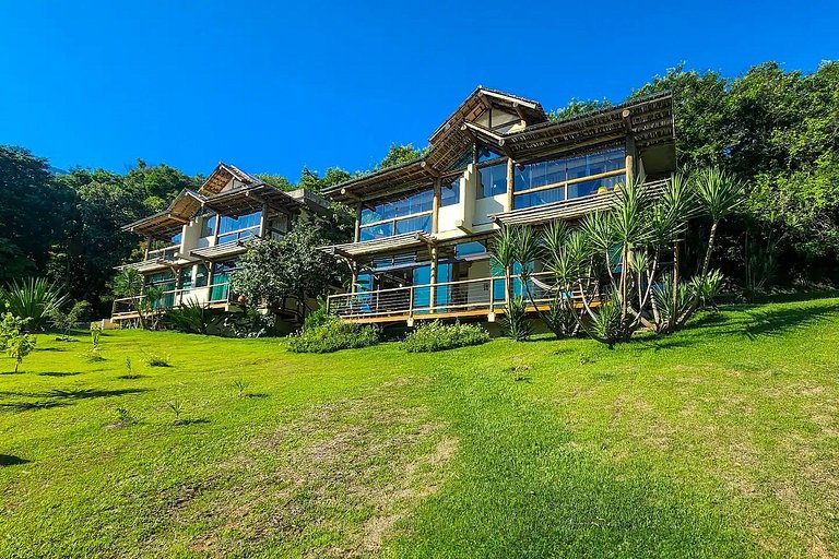 Suíte Lavanda: Refúgio Familiar com Vista para o Mar